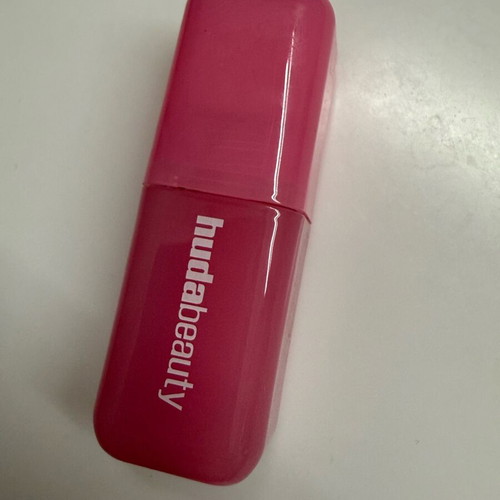 Huda Beauty like new, perfect pink shade