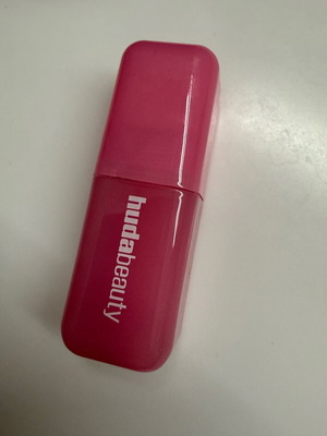 Huda Beauty like new, perfect pink shade