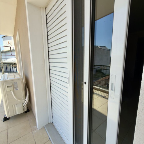 Aluminum window frames like new, pack of 11 with double glazing and shutters