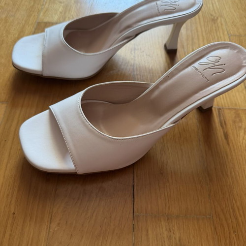 Bozikis Mules kitten white size 36 like new