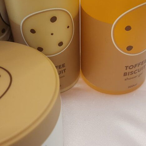 Dust + Cream Toffee Biscuit Body Care Set new, 4 products
