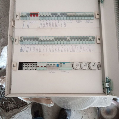 Schneider 3-phase panel 63 A like new with 42 fuses