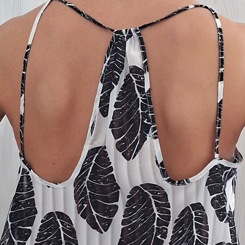 Top with leaf print one size like new, black and white
