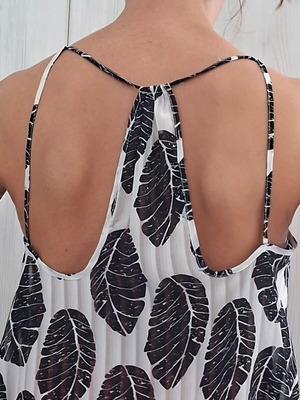 Top with leaf print one size like new, black and white
