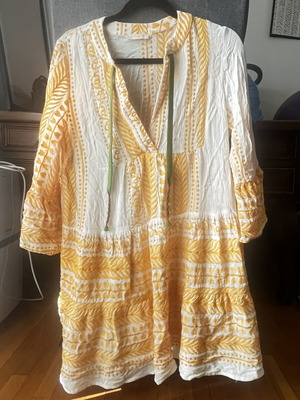 Feel Cute women's dress size S, multicolor