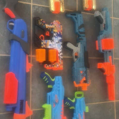 Nurf guns like new
