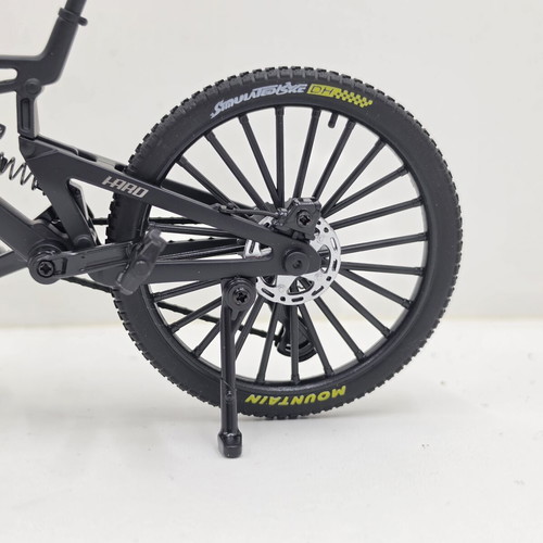 Downhill MTB Die-Cast Metal Bike 1:8 Scale like new with suspension and disc brakes