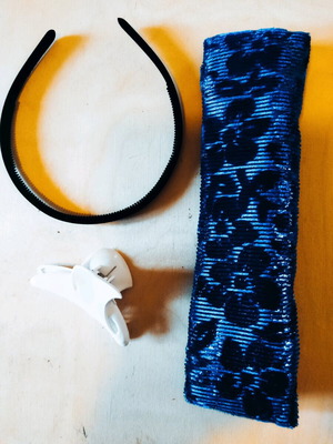 Σετ αξεσουάρ για μαλλιά νέο με βελούδινη στέκα, υφασμάτινη κορδέλα και άσπρο κλαμερ