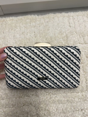 Axel handbag like new, black and white