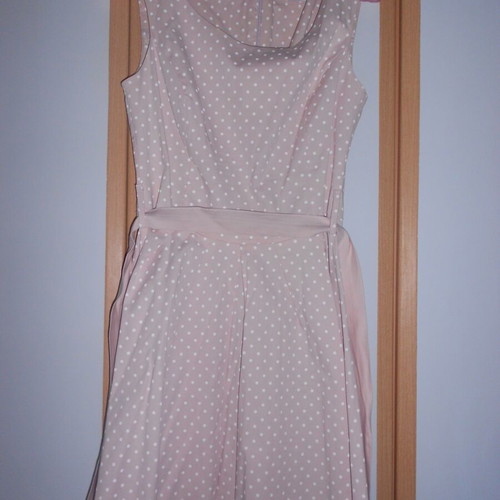 Summer dress pink with white polka dots, sleeveless, fitted waist, cotton, size M, like new