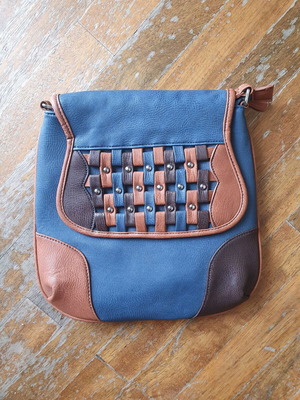 Leather shoulder bag new with strap
