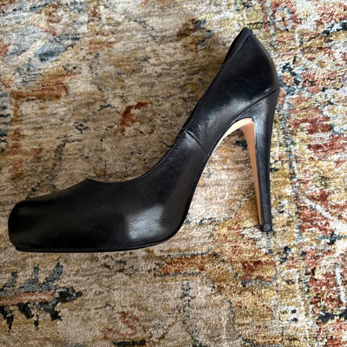 Lila Verne black high-heeled shoes like new, size 39