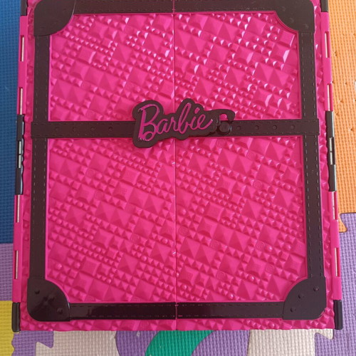 Barbie wardrobe with all accessories like new