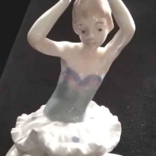 Porcelain new, flawless expressive figurine