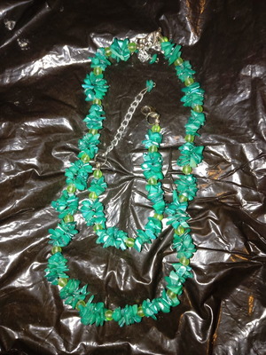 Jewelry set with green stone, new