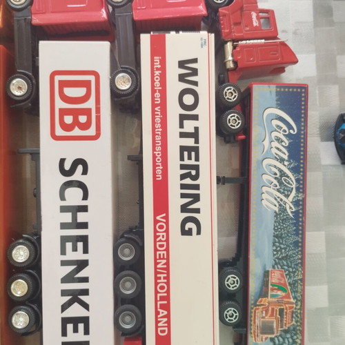 HO Scale Trucks like new, single piece
