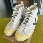 Veja sneakers size 42 white like new