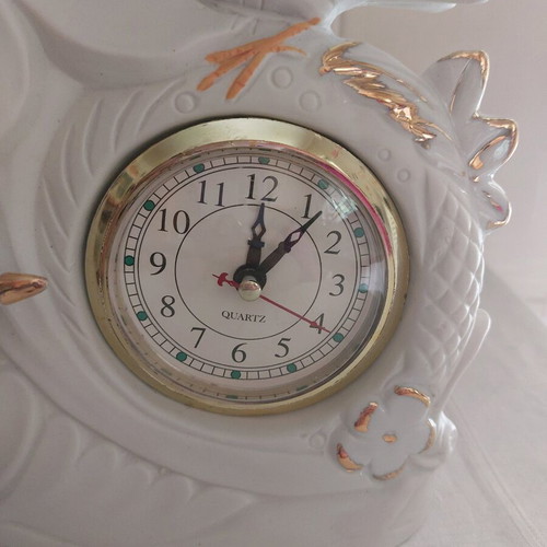 Porcelain table clock with bird motifs and gold leaf new