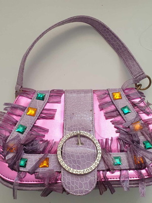 Τσαντάκι χειρός μωβ ροζ σε κροκοδιλέ faux leather με διακοσμητικές πέτρες και κρόσια καινούργιο