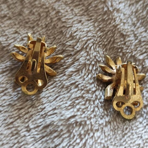 Vintage earrings like new with artificial pearls and crystals