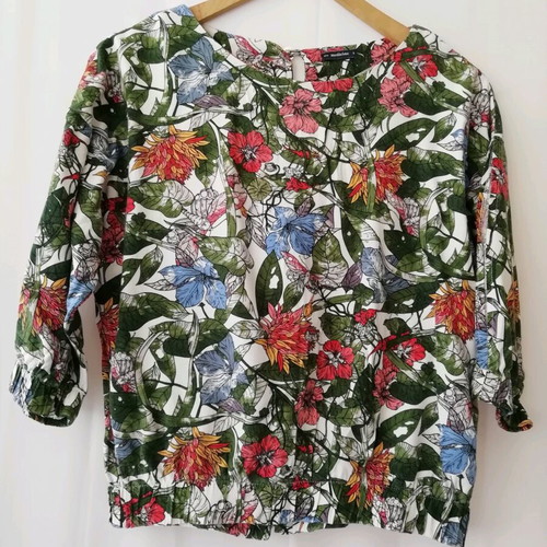 Floral blouse like new, size M