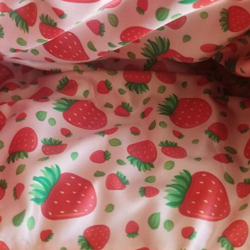 Handmade red Puffy popcorn shoulder bag new with strawberry lining