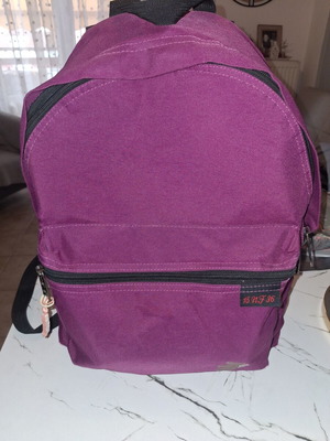 School backpack used, fuchsia color