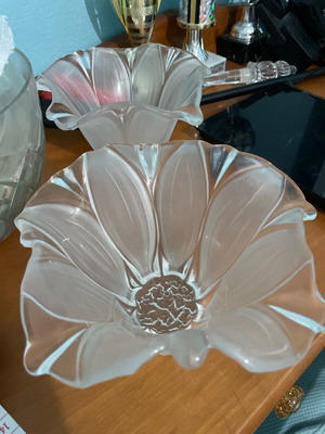 Set of 2 crystal bowls tulip-shaped like new