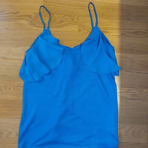 Zara summer women's top with ruffles on back, size S, like new