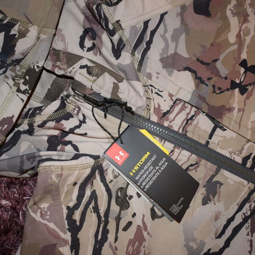 Under Armour Lightweight Fleece Shell Storm Camo Hunting Jacket new, size L, beige and gray