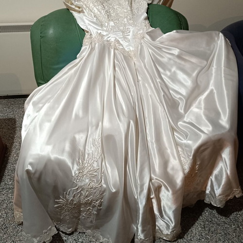 Wedding dress with 2 flower girls' dresses for boy and girl