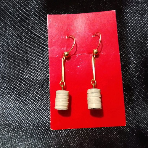 Dangling earrings new, gold with beige beads