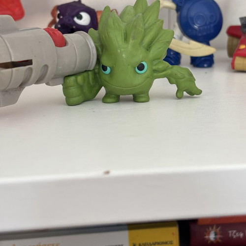 Skylanders toys lot like new, pack of 9 figures and vehicles