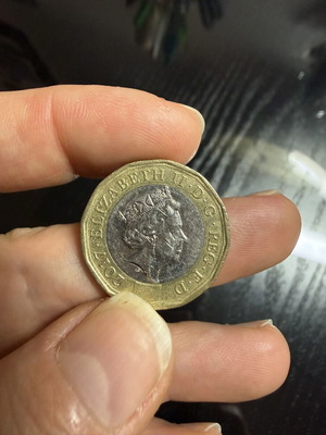 British one pound coin, dodecagonal 12-sided, 2017 design