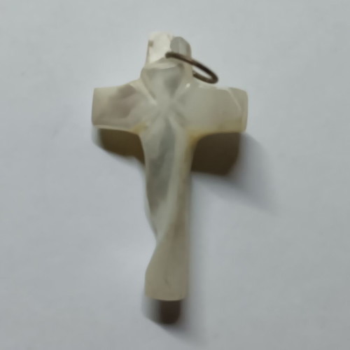 Cross pendant amulet made of mother-of-pearl like new