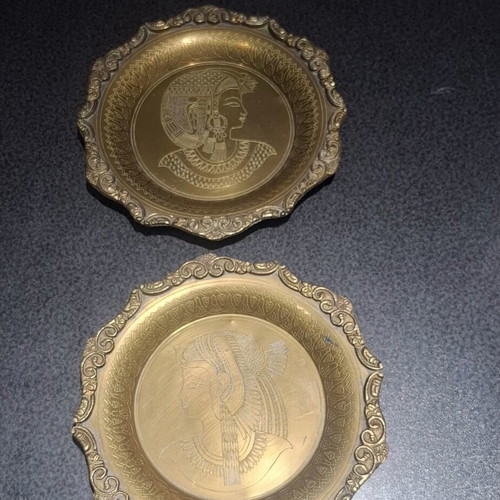 Vintage brass decorative plates set of 2 Egyptian profiles 18cm like new