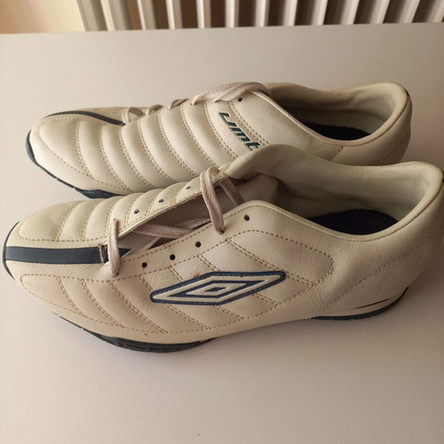 Umbro women's athletic shoes size 39.5 like new, white beige