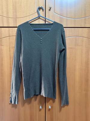 Women's ribbed knit long sleeve shirt used, olive color