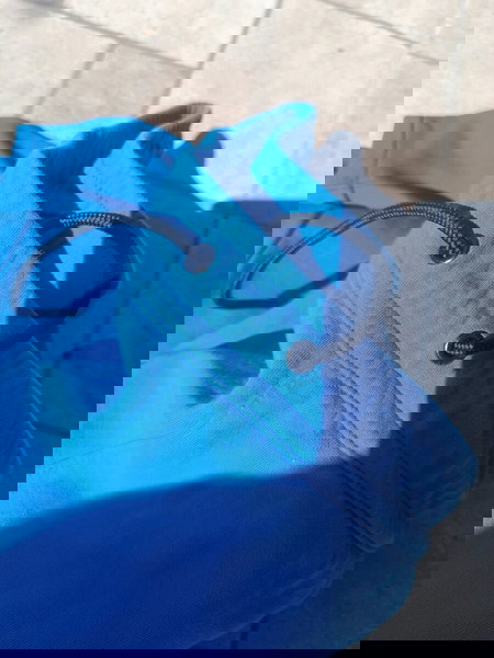 Nike φόρμα μπλε ηλεκτρικ από την ανοιξιάτικη collection από το κατάστημα της nike .
