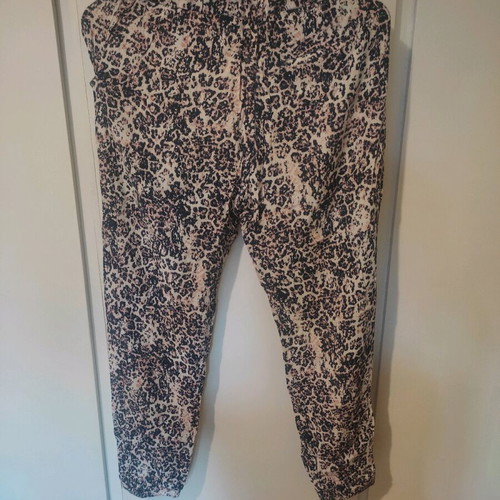 Summer pants used, medium size Bershka with purple and pink details