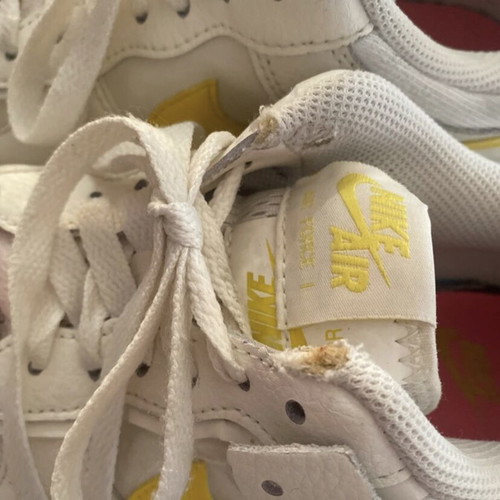 Nike athletic shoes used, white and yellow, size 38