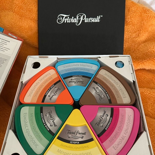 Trivial Pursuit Deluxe Edition like new