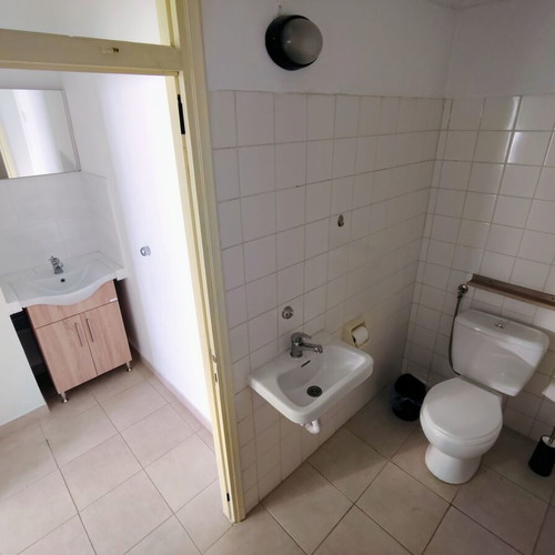Ground floor commercial space 50 sqm in Aridaia, ready for food use