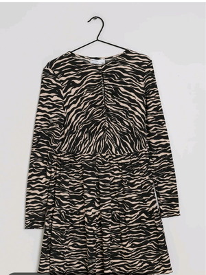 Φόρεμα Bershka animal print medium μεταχειρισμένο, μαύρο και μπεζ