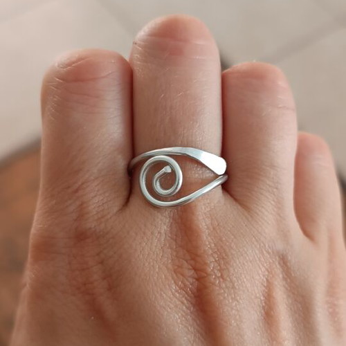 Handmade eye shape ring silver, new, aluminum wire