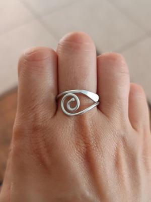 Handmade eye shape ring silver, new, aluminum wire