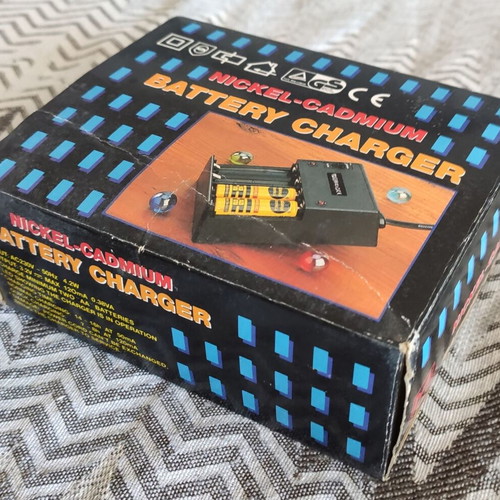 Battery Charger AA new
