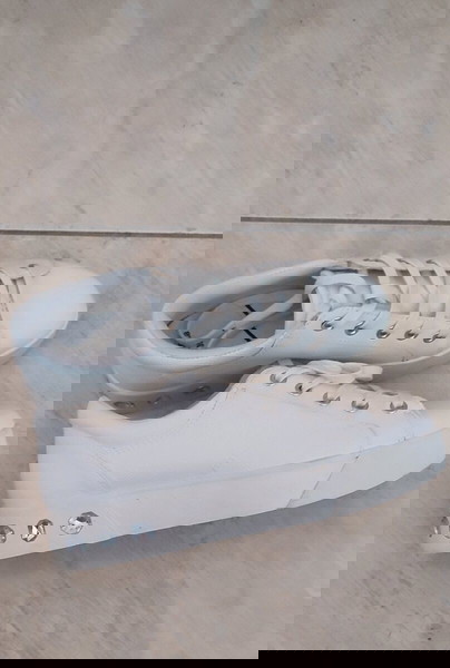 Sneakers bershka 39 νούμερο
