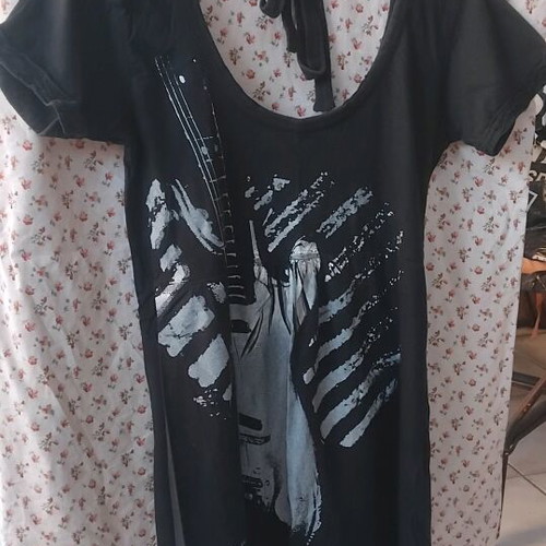 T-shirt with guitar print like new, size M, black