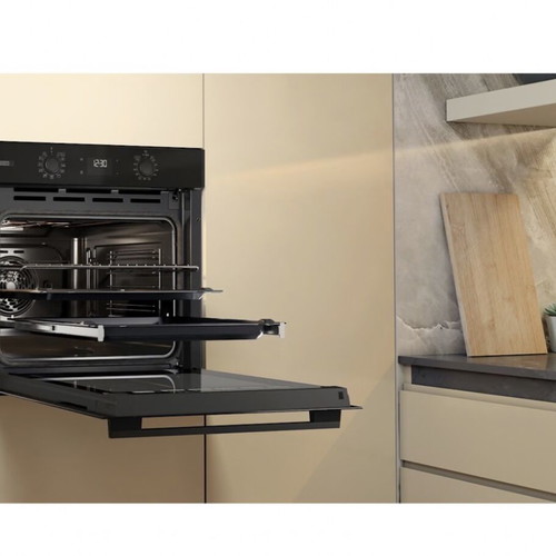 Whirlpool built-in oven OMSK58RU1SB like new
